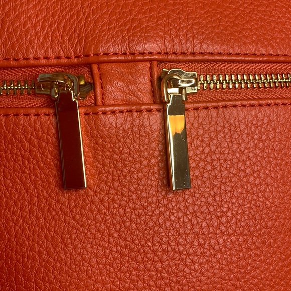 G.I.L.I Terra Flat Leather Crossbody Handbag - Picture 2 of 8